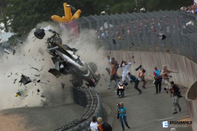 accident Allan McNish 24H 2011-2.jpg